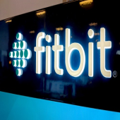 برنامه گوگل برای خرید شرکت Fitbit